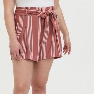 NEW Torrid 5 Inch Stretch Crepe Mid-Rise Tie-Front Short Sz 24